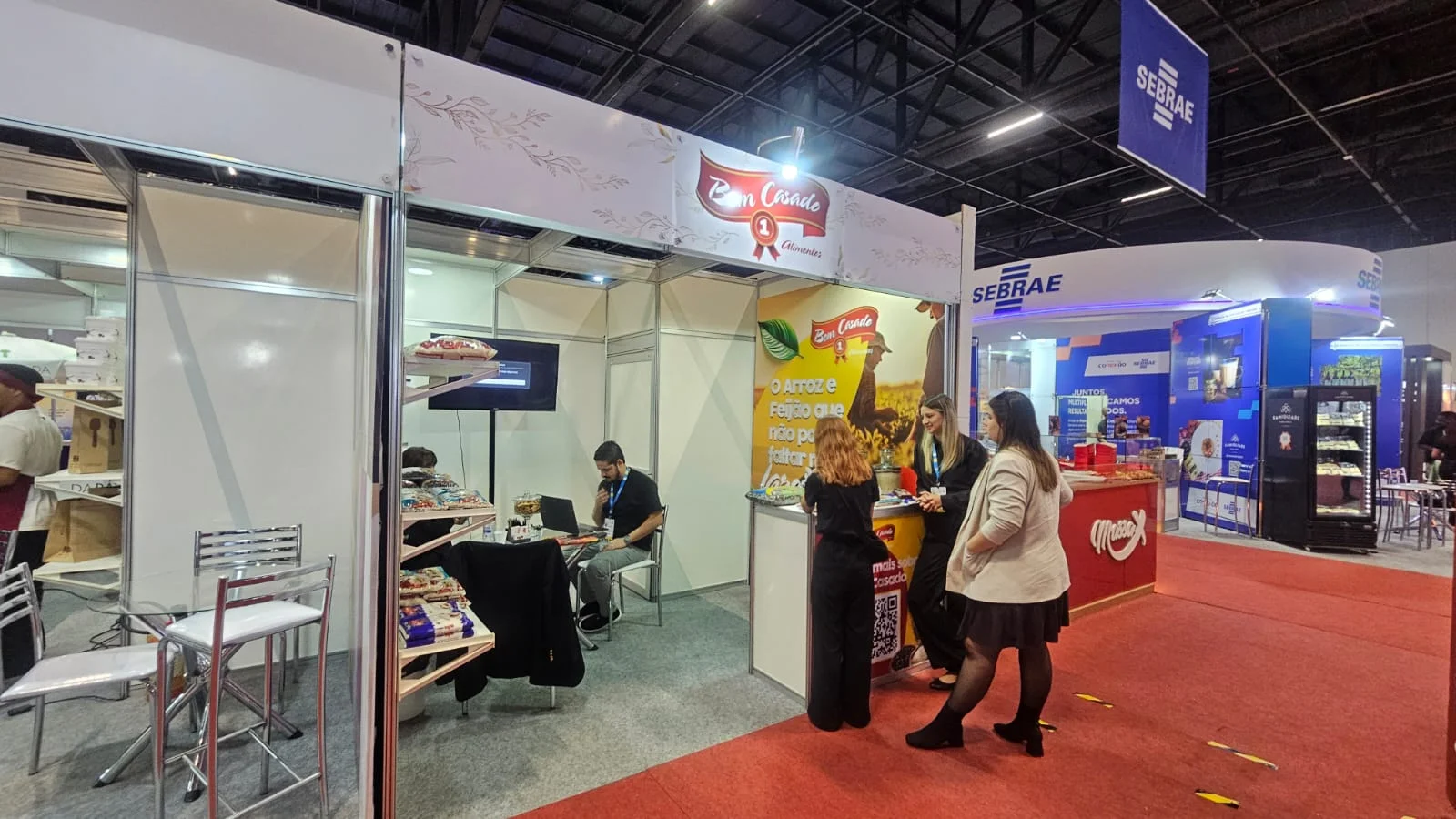 Stand Bem Casado com visitantes