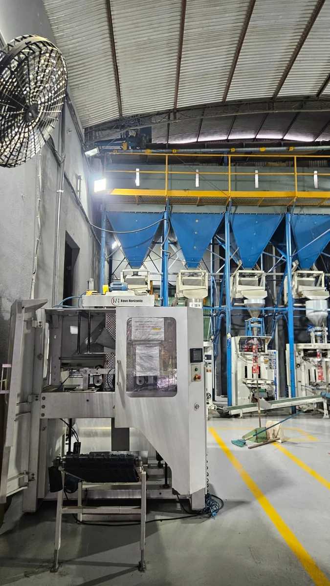 Máquina de pesagem e embalagem